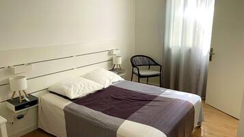 4 bedrooms, bed sheets