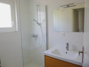 House | Bathroom - House With Breathtaking View of the Lake (Lacanau)