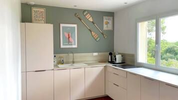 House | Dapur peribadi | Kerusi tinggi