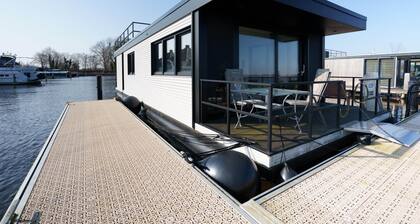 Stylish Boathouse on Lake Sneeker