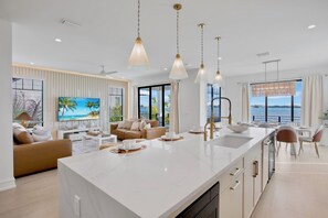 Interior - Golden Glow - Stunning Views! (Bradenton Beach)