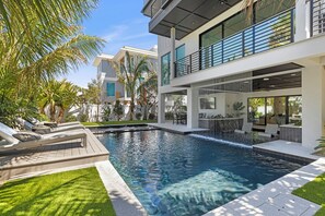 A heated pool - Midnight Breeze - Brand New Luxury! (Holmes Beach)
