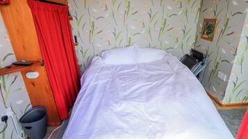 1 bedroom, individually decorated, individually furnished
