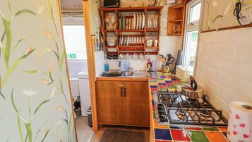 Cookware/dishes/utensils