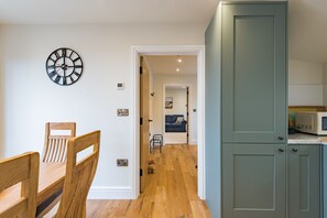 Interior - Rushbourne Granary, Canterbury (Hoath)