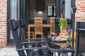 Outdoor dining - Rushbourne Granary, Canterbury (Hoath)