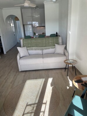 TV - Sunshine haven at  Casa Palma Verde, La Marquesa Golf course, near Rojales, Spa (VC)