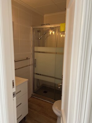 Shower, hair dryer, towels, soap - Sunshine haven at  Casa Palma Verde, La Marquesa Golf course, near Rojales, Spa (VC)