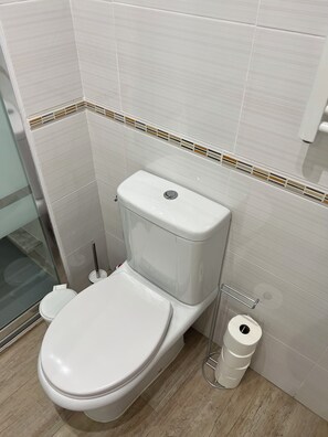 Shower, hair dryer, towels, soap - Sunshine haven at  Casa Palma Verde, La Marquesa Golf course, near Rojales, Spa (VC)