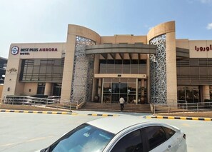 المنشأة من الخارج