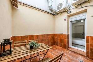 Dining - Madrid Stay | Room with Patio near Atocha (Madrid)