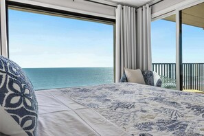 Tabla de planchar con plancha, wifi, ropa de cama