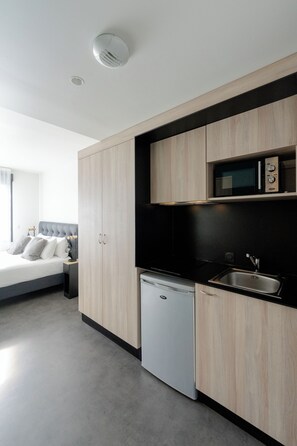 Studio, 1 Queen Bed, Kitchenette | Interior - Slo Appart Hotel Bordeaux - Cité du Vin (Bordeaux)