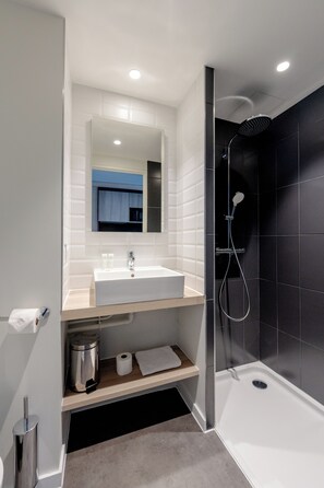 Studio, 2 Twin Beds, Kitchenette | Bathroom - Slo Appart Hotel Bordeaux - Cité du Vin (Bordeaux)