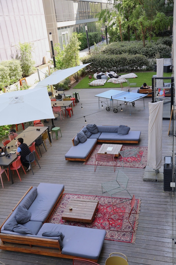 Outdoor dining - Slo Appart Hotel Bordeaux - Cité du Vin (Bordeaux)