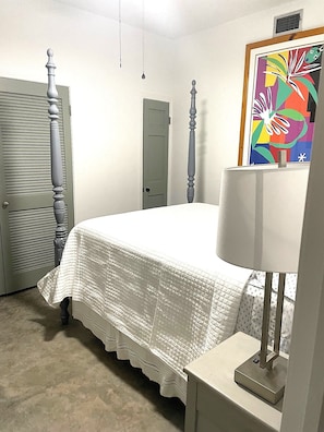 2 habitaciones, tabla de planchar con plancha, wifi y ropa de cama