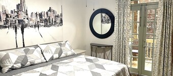 Beauty! 2BR 2Bath HISTORIC DOWNTOWN MOBILE Detonti Square district.