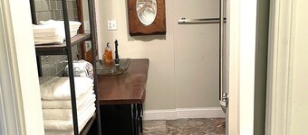 Beauty! 2BR 2Bath HISTORIC DOWNTOWN MOBILE Detonti Square district.