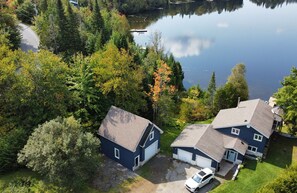 Exterior - Oh Chalet Calm, with lake view and sandy beach (Saint-Adolphe-d'Howard)