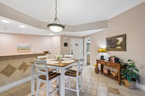 Dining - Baskins Creek 304 🐻 Smoky Mountain Charm | Pool, Hot Tub & Views ✨ (Gatlinburg)