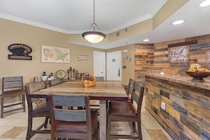 Dining - Baskins Creek 106 🐻 Walk to Downtown | Pool Views, Hot Tub & Fireplace 🔥 (Gatlinburg)