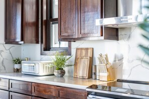 Fridge, microwave, oven, stovetop - Lewie Land & Mistico Beach Club + Boat Shuttle (San Pedro)