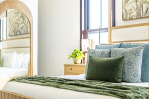 4 bedrooms, desk, iron/ironing board, WiFi - Lewie Land & Mistico Beach Club + Boat Shuttle (San Pedro)