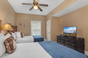 Iron/ironing board, WiFi, bed sheets - 🏔️Baskins Creek 313 | Walk to Downtown Gatlinburg | Pool + Hot Tub🏔️ (Gatlinburg)