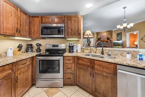 Fridge, microwave, oven, stovetop - 🏔️Baskins Creek 313 | Walk to Downtown Gatlinburg | Pool + Hot Tub🏔️ (Gatlinburg)