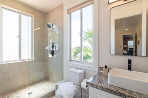 Hair dryer, towels - Turtle Home & Mistico Beach Club + Boat Shuttle (San Pedro)