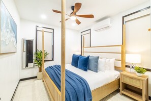 Desk, iron/ironing board, WiFi, bed sheets - Cat`s Cradle & Mistico Beach Club + Boat Shuttle (San Pedro)