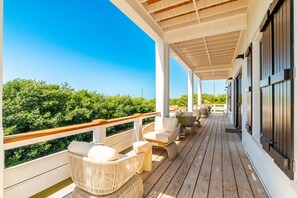 Terrace/patio - BelaDia at Mahogany Bay - Luxurious 10 Bedroom Compound (San Pedro)
