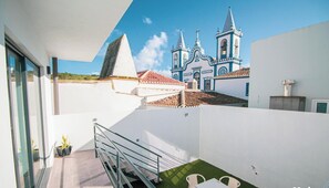 Outdoor dining - Travessa Apartments 3 Bedrooms By PontaNegraAzores (Praia da Vitória)