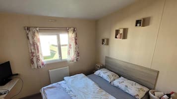 2 chambres, fer et planche à repasser, lit parapluie, Wi-Fi gratuit
