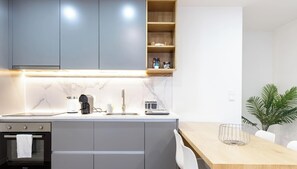 Fridge, microwave, oven, coffee/tea maker