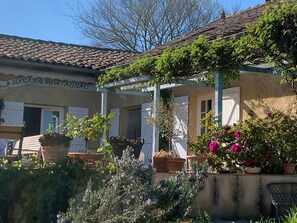 A building with a tiled roof, a covered porch, and potted plants. - Characterful Villa with Charm, Le Paradis 4 Stars. Style, Comfort & Serenity, Private Pool (Saint-Frajou)