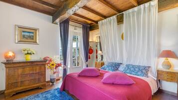 3 habitaciones, tabla de planchar con plancha, wifi y ropa de cama