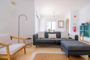 TV, fireplace - C59 Quinta do Paraiso -  Perfect Algarve escape with private garden and terraces (Carvoeiro)
