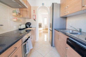 Fridge, microwave, oven, dishwasher - C59 Quinta do Paraiso -  Perfect Algarve escape with private garden and terraces (Carvoeiro)