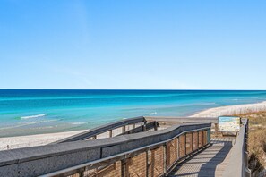 Beach nearby - Effortless 30A Living, Perfect for Families: LSV, Bikes, Pools & Spacious Layout (Prominence 30A)