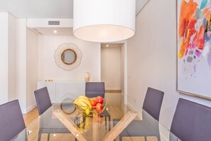 Dining - Elegant 2BR Apartment in Salamanca, Madrid (Madrid)
