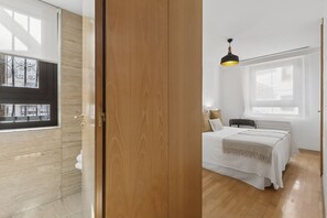 Fer et planche à repasser, draps fournis