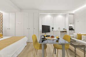 Dining - Cozy Studio by Colón & Salamanca District (Madrid)
