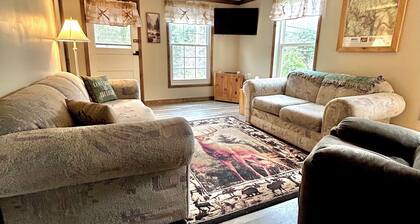 Gorgeous 3-bedroom cottage in Westport, minutes to ATV trails, mountain views