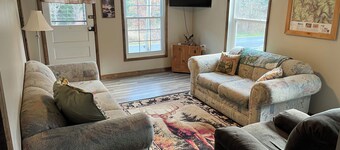 Gorgeous 3-bedroom cottage in Westport, minutes to ATV trails, mountain views