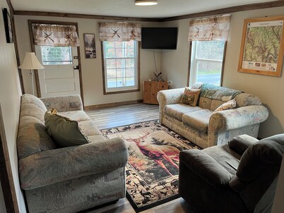 Gorgeous 3-bedroom cottage in Westport, minutes to ATV trails, mountain views