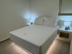 2 bedrooms, iron/ironing board, travel cot, free WiFi - Villa Antikeri, Sohoro Villas (Koufonisia)