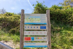 A signboard with a map and information about a location named 'Dishoek.'