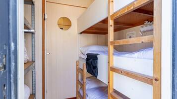 House | 1 bedroom, bed sheets