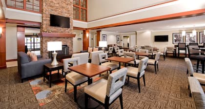 Ballantyne Hearing ADA Suite w/ Breakfast + Pool